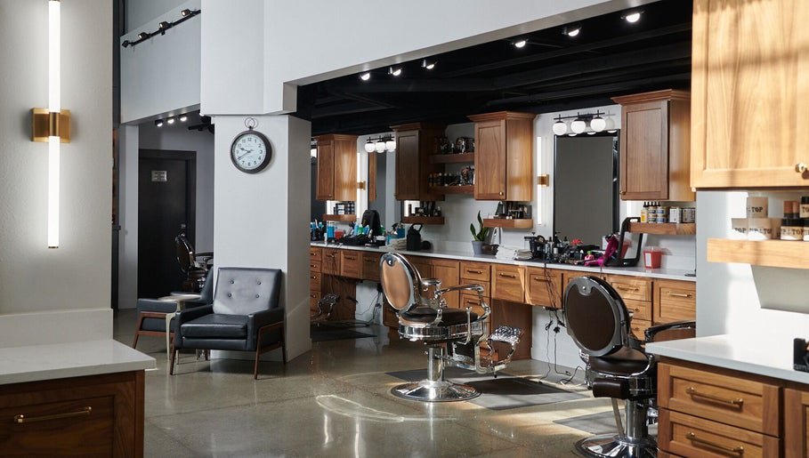 Throne Traditional Barbershop at The Pearl